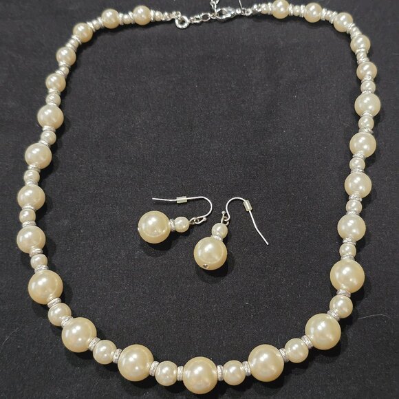 AVON Necklace and Earrings set - Picture 1 of 3